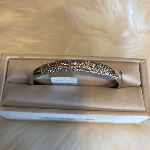 Jewelry - Nwt Stunning Bracelet